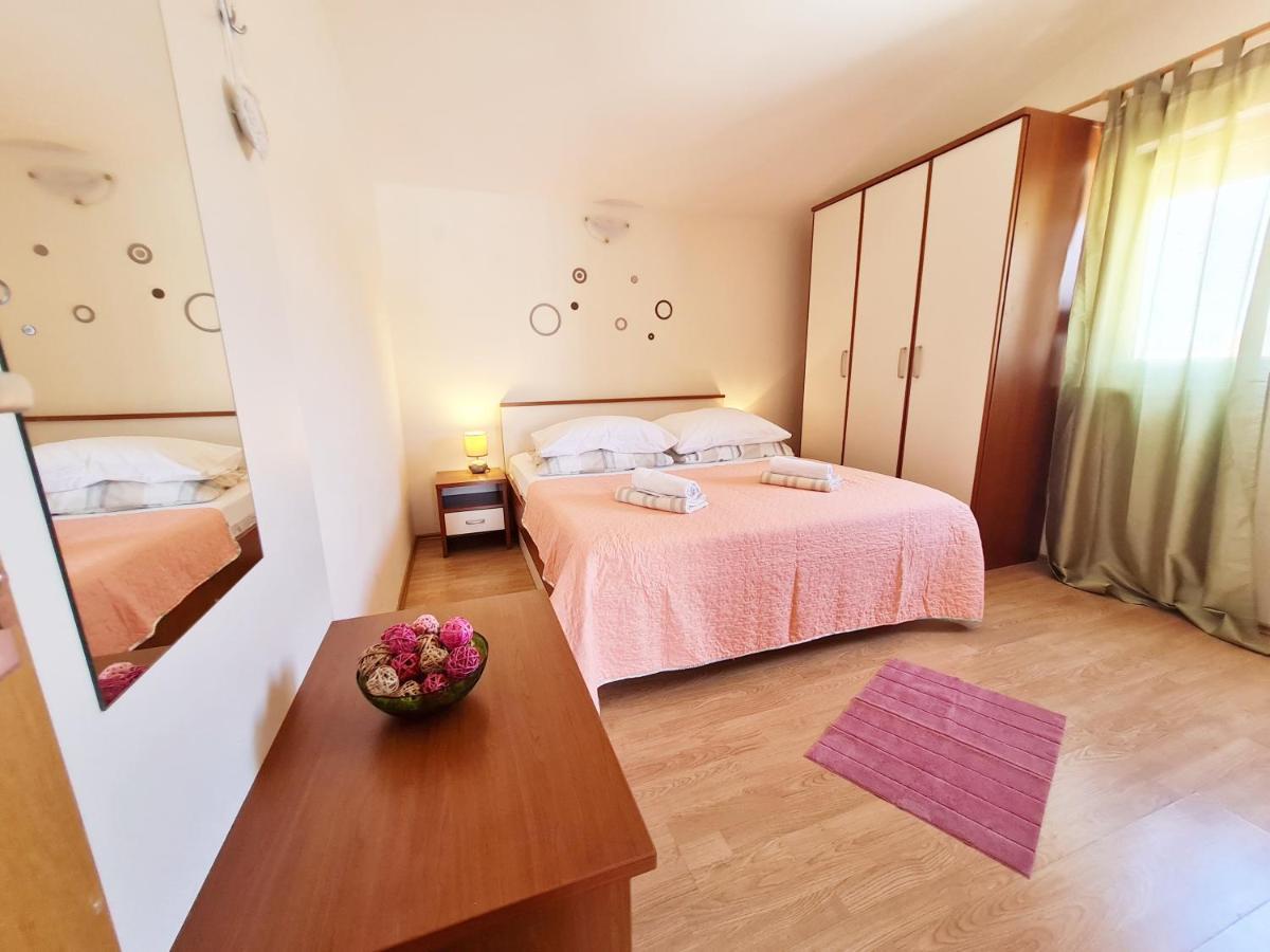 Rooms And Apartments Porat Stobrec Exterior photo