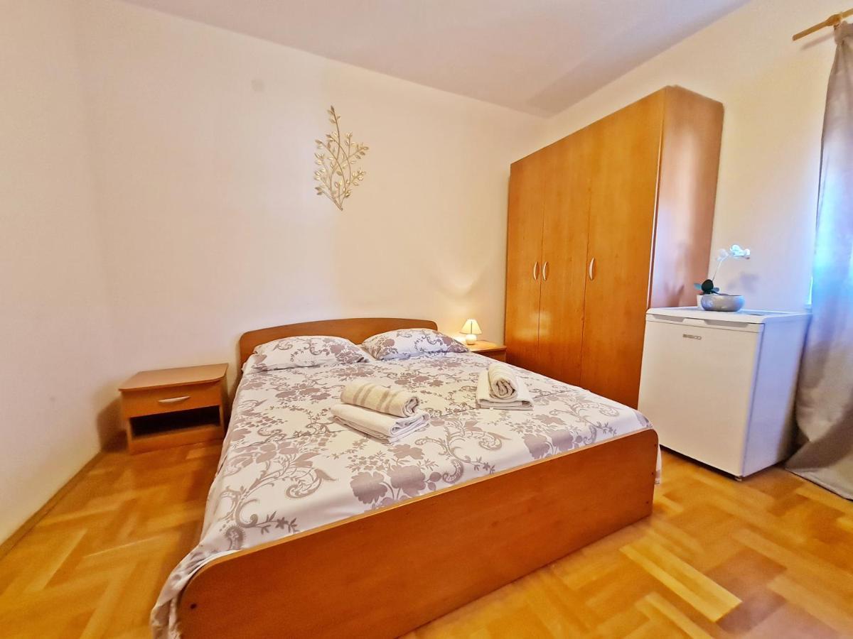 Rooms And Apartments Porat Stobrec Exterior photo