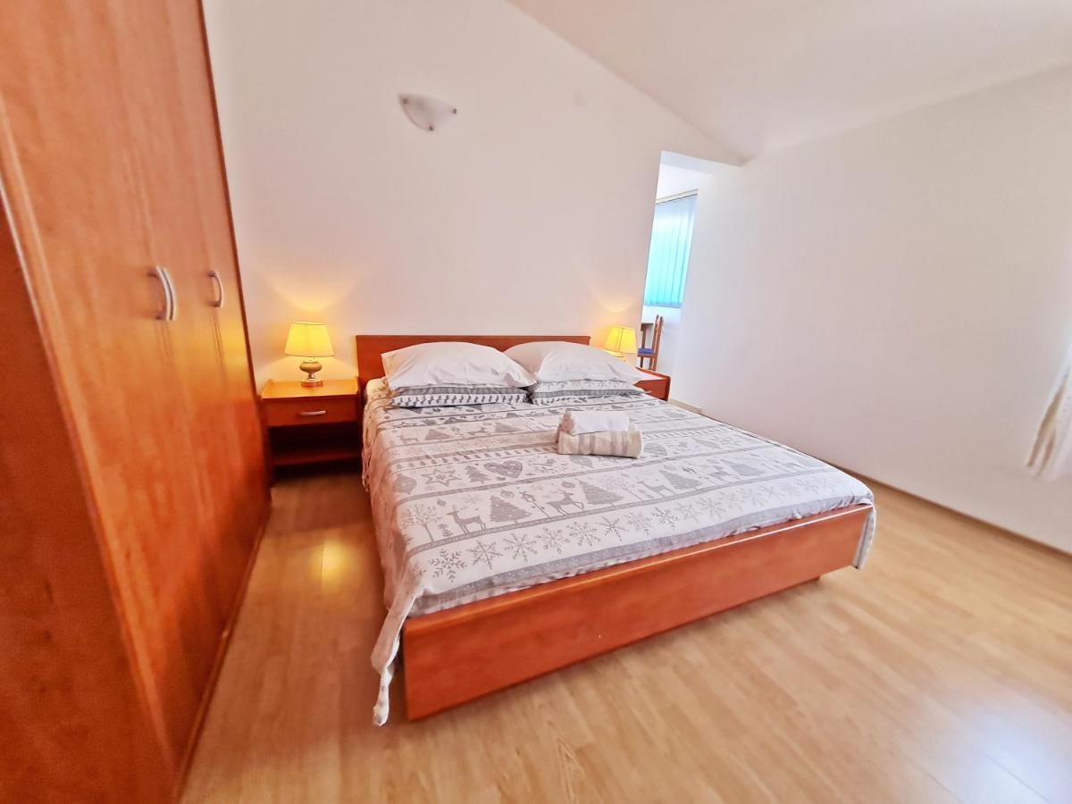 Rooms And Apartments Porat Stobrec Exterior photo