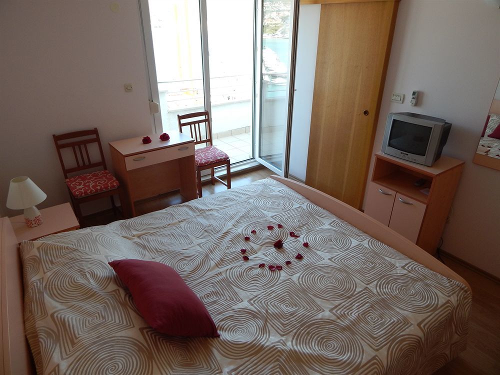 Rooms And Apartments Porat Stobrec Exterior photo