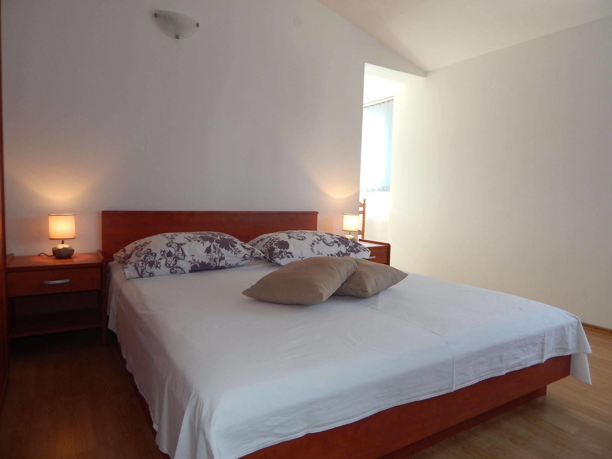 Rooms And Apartments Porat Stobrec Exterior photo